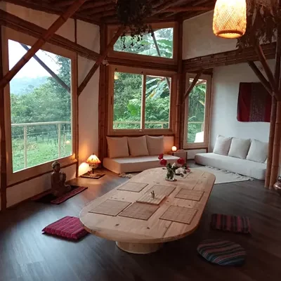 Arquitectura ecológica en madera de guadua y materiales sostenibles de la casa